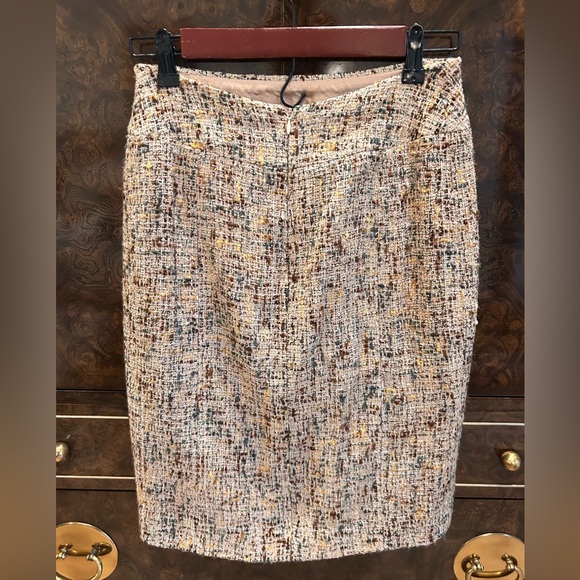 Chanel Elegant Tweed Pencil Skirt - Picture 2 of 7